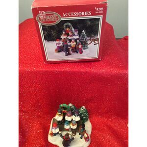 Dickens Collectables Carolers set Singers Tree